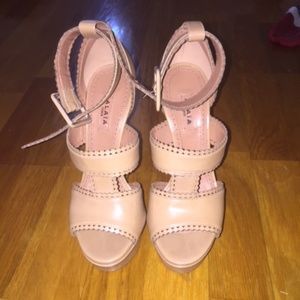 Alaia Leather Platform Sandals